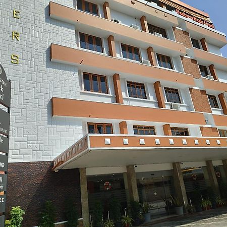 Paulson Park Hotel Kochi Exterior photo