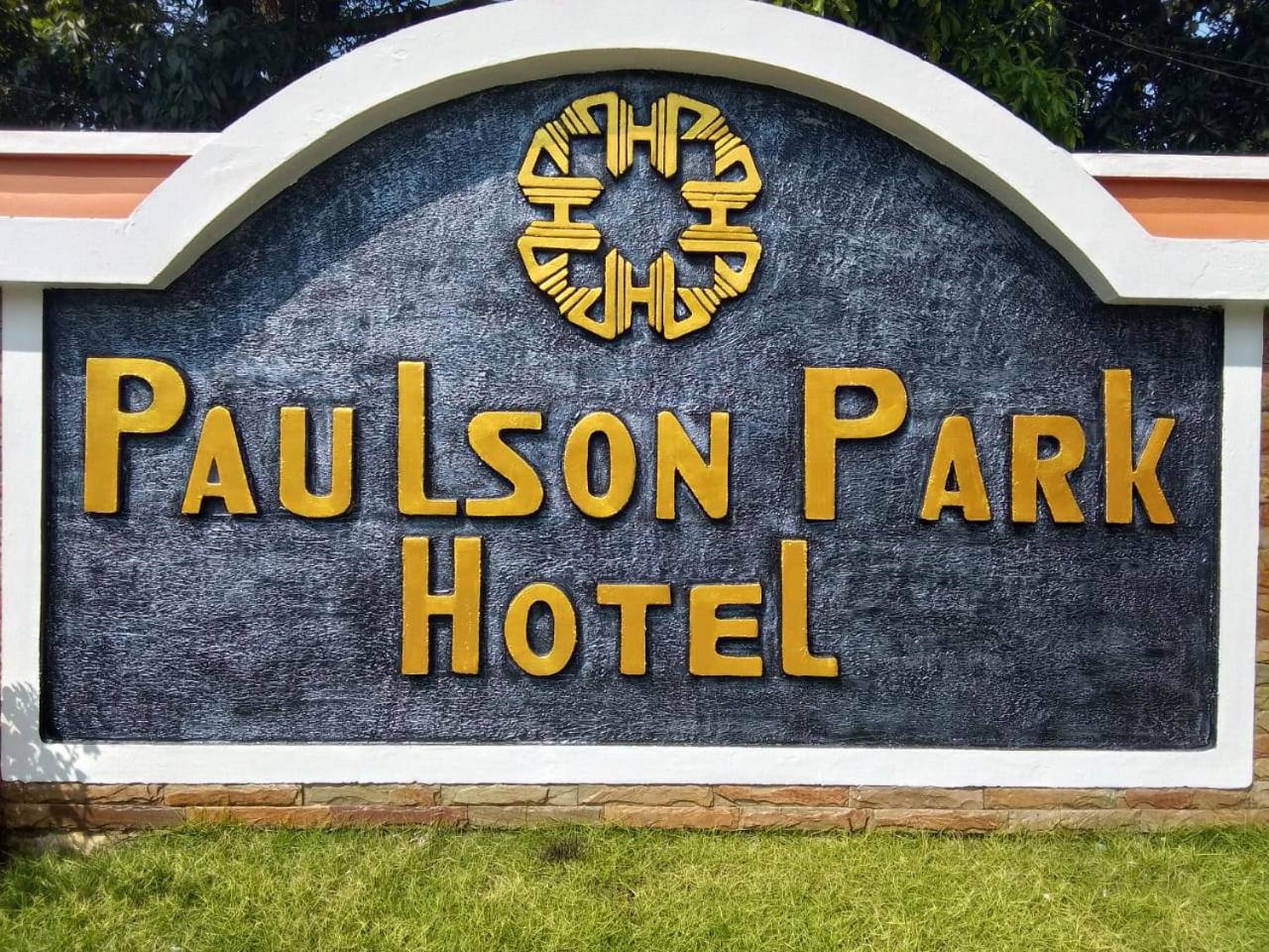 Paulson Park Hotel Kochi Exterior photo